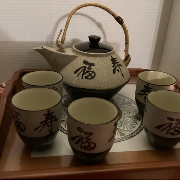 Sake set , warm sake . Tea pot and cups . These are nice . - Picture 1 of 5